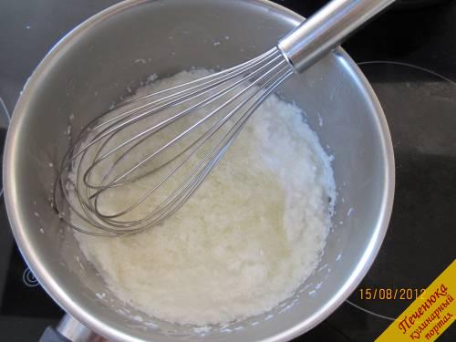 15) Помадка: Замоченный на 5 минут в холодной воде желатин, отжимаем. Молоко и кокосовую стружку проварим около 2 минут. Разведём в горячей массе желатин. Оставим в сторону на минут 15.
