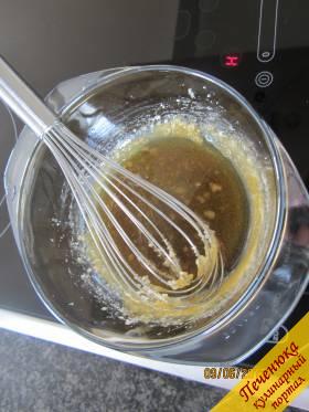 2) 80 гр. сахара в кастрюльке на среднем жаре карамелизировать до светло-коричневого цвета.