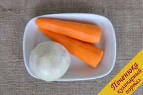 1) Почистим овощи, лук и морковь.