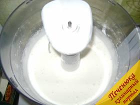 2) В полученную массу постепенно добавлять необходимое количество сахарной пудры.