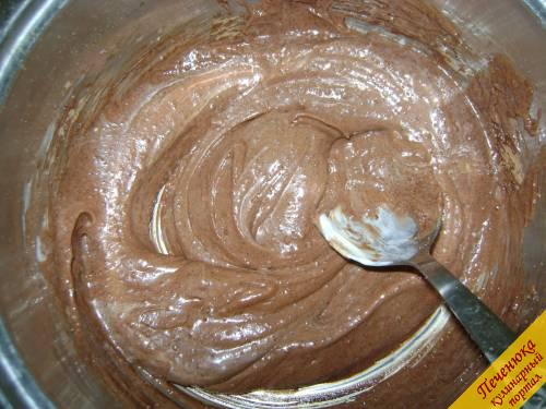 12) Верх пирога можно залить шоколадом. Для этого смешать все необходимые ингредиенты.