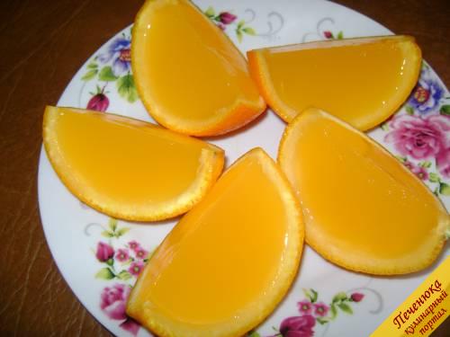 6) Апельсиновые дольки с желе аккуратно разрезать и подавать. Всем приятного аппетита!!!