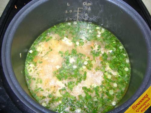 5) Вот и все, вермишелевый суп в мультиварке готов, можно приступать к обеду. Всем приятного аппетита!