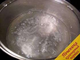 5) Вскипятить рассол из расчета на 1 литр воды – 3 столовые ложки соли.