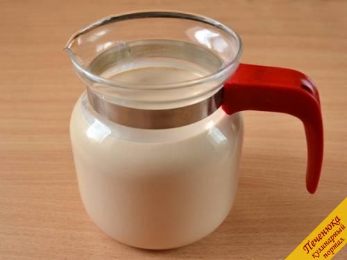 4) Вот такое получается в итоге молочко – румяное, ароматное и вкусное. Переливаем его в кувшин или банку, убираем в холодильник для хранения.