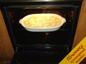 9) Духовку разогреть до 200 градусов и запекать макароны с печенью и сыром в течение примерно 15 минут, пока они не подрумянятся. 