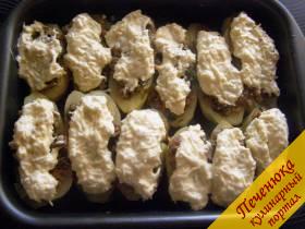 9) Покрыть сырной смесью каждую картофелину. 