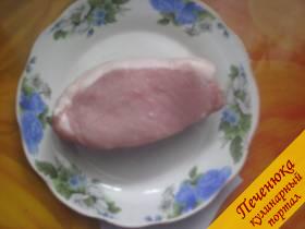 1) Для приготовления свиного бифштекса берем небольшую часть свиной вырезки.