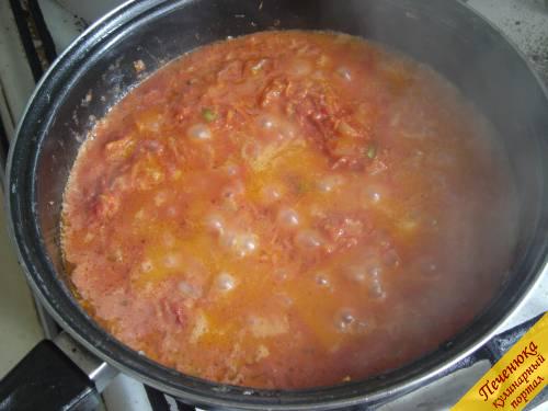 8) Добавляю 1-2 ст. ложки томатной пасты.