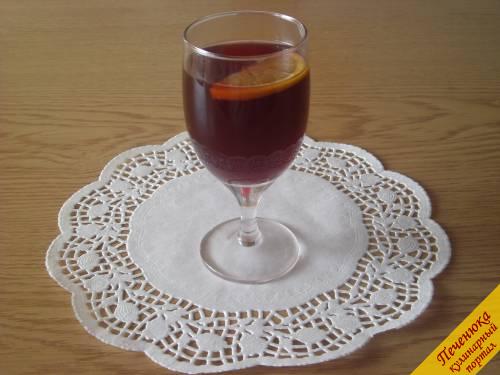 6) Разольем вино в бокалы и употребляем глинтвейн горячим.