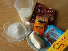 1) Подготовим необходимые продукты. Чтобы сделать глазурь, нам понадобятся какао, сахар или сахарная пудра, сливочное масло, ванильный сахар, ароматическая эссенция и молоко.