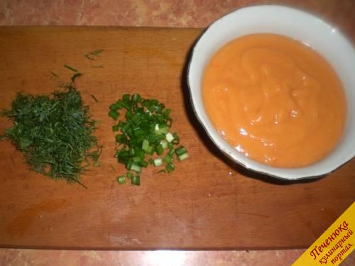 6) Перед подачей к столу овощной суп пюре посыпать мелко рубленной зеленью и зеленым лучком.