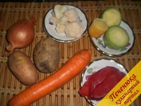 Картофель (2 клубня), морковь (1 штука), лук (1 штука), кабачок (1 штука), цветная капуста (небольшая головка), болгарский перец (1 штука), зеленый лук, укроп, соль (по вкусу)
