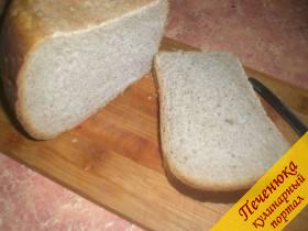 1) Порезать серый хлеб ломтиками средней толщины.