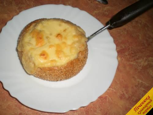 10) Сыр должен хорошенько расплавиться и немного подзагореть в духовке. Жульен готов.