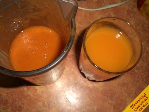 7) Осталось лишь соединить полученную массу с апельсиновым соком в пропорции 1:1. Взбить после при помощи блендера или миксера.