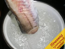 1) Рыбу морскую отварить в воде до готовности. Не солить. После – дать время, чтобы рыба остыла.