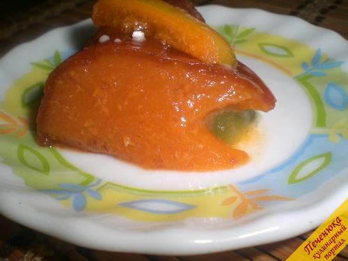 6) Вот и готов желейный абрикосовый тортик на десерт. Вот так он выглядит в разрезе. 