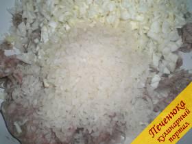 3) Теперь добавляю рис – сырой круглый. Перемешиваю.