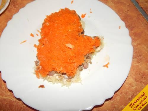 4) Пришел черед выкладывания морковки. 
