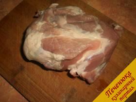 1) Свиное мясо помыть, просушить салфеткой и порезать кусочками (как кому нравится: кубиками, соломкой). 
