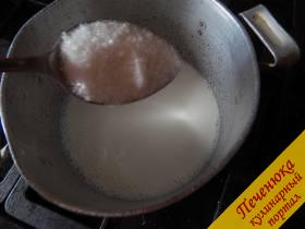 2) В теплом молоке развести ванильный сахар. Сахара много добавлять не советую. Ставим кастрюльку на огонь и начинаем варить какао.