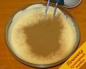 5) Всыпаем в тесто порцию какао-порошка и ванильный сахар.