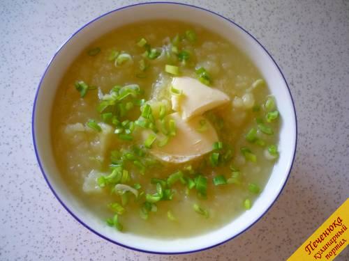 5) Подаем суп-пюре с кусочком масла и нарезанным мелко зеленым лучком. Угощайтесь))