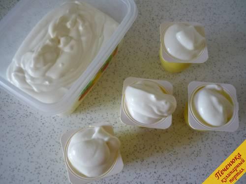 5) Ставим в морозильную камеру формочки и ждем, пока мороженое из творога застынет.