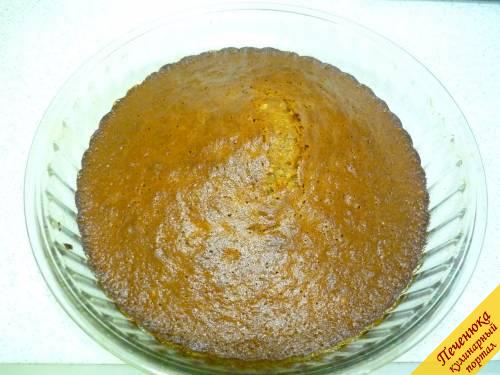 6) Медовый пирог готов. Он чудесно нарезается и очень быстро съедается. 