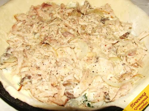 6) Залить грибным соусом. Выложить курицу, снова залить соусом